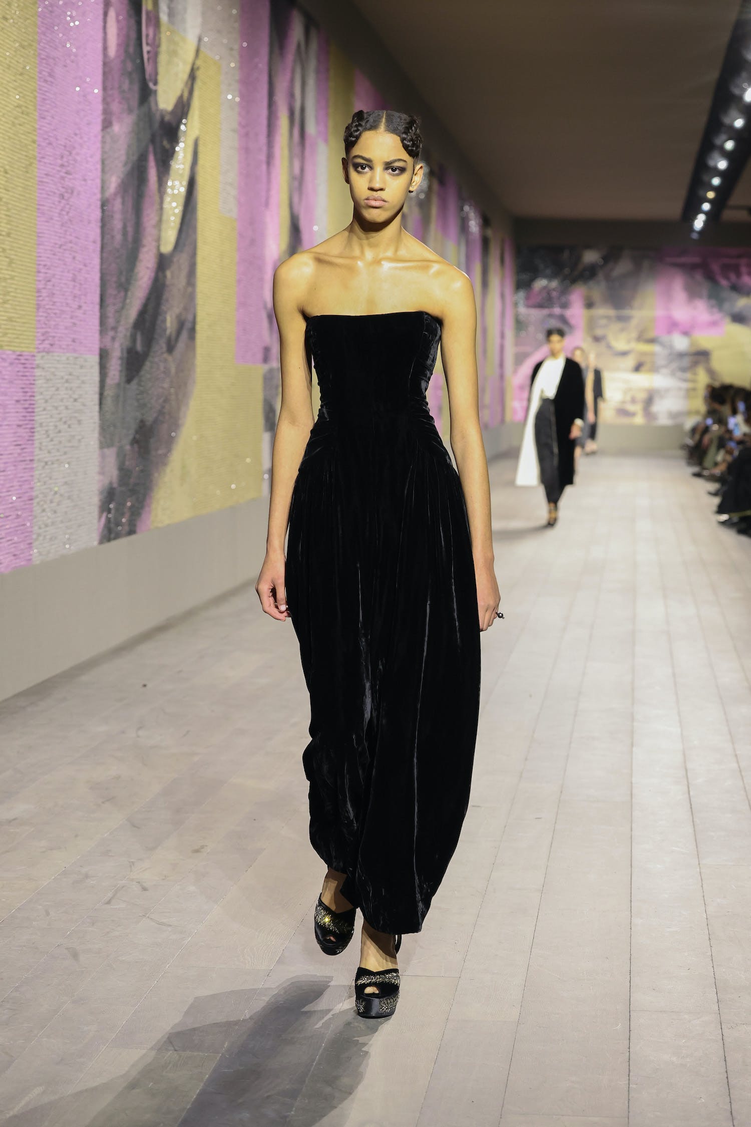 Maria Grazia Chiuri đưa sự thanh lịch của Dior lên tầm cao mới - 16