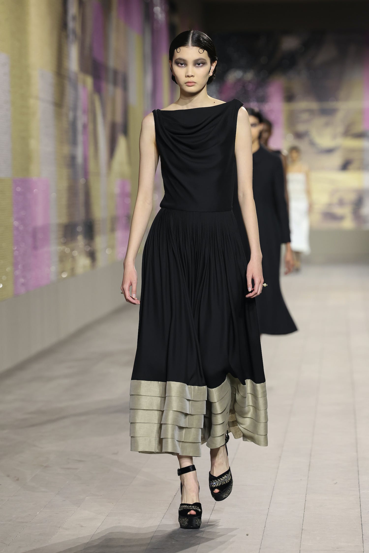 Maria Grazia Chiuri đưa sự thanh lịch của Dior lên tầm cao mới - 9