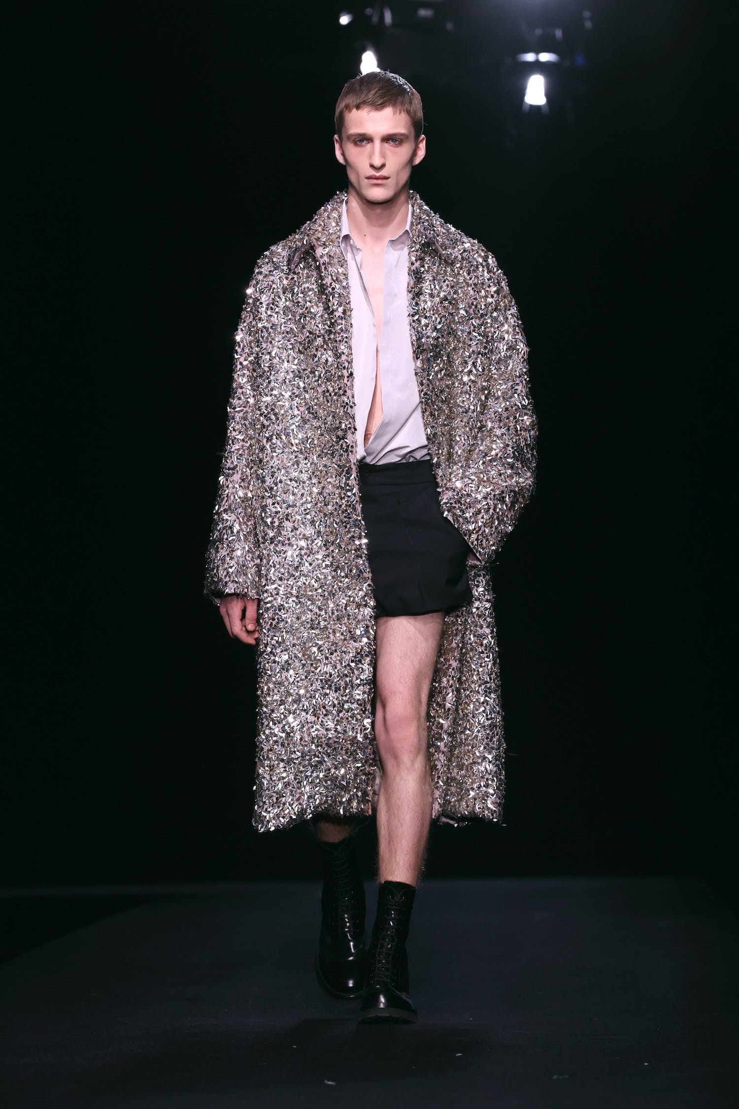 Váy áo xa xỉ đẹp diễm lệ, mãn nhãn giới mộ điệu của Valentino Haute Couture - 9