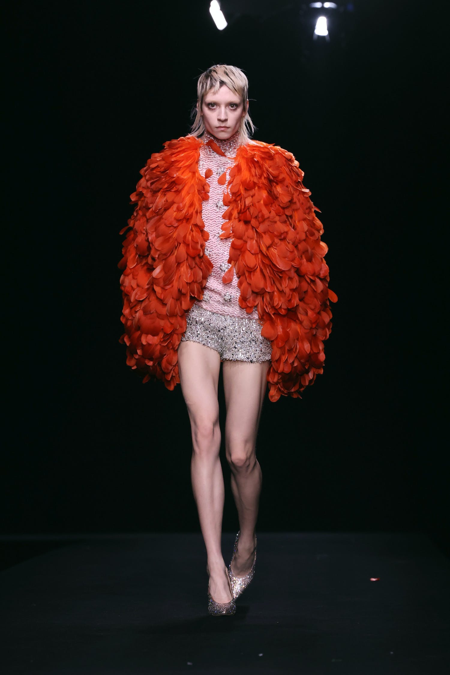 Váy áo xa xỉ đẹp diễm lệ, mãn nhãn giới mộ điệu của Valentino Haute Couture - 5