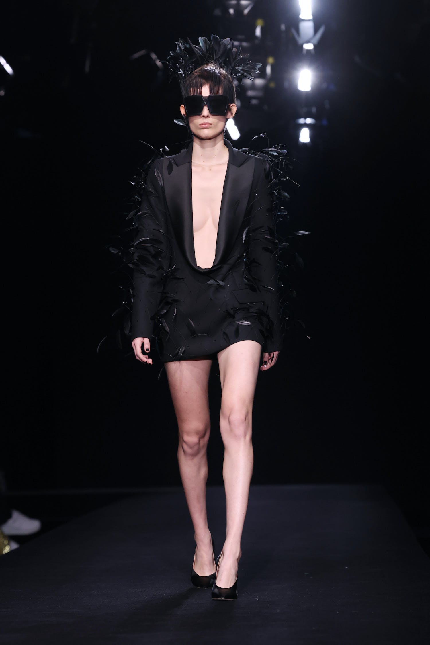 Váy áo xa xỉ đẹp diễm lệ, mãn nhãn giới mộ điệu của Valentino Haute Couture - 17