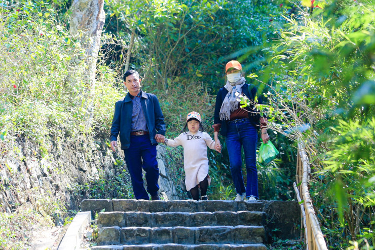 Hàng vạn người leo đỉnh thiêng Yên Tử - 13