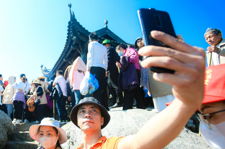 Tính từ mùng 1 đến mùng 9 Tết năm Quý Mão 2023, Yên Tử đón hơn 150.000 lượt khách đến tham quan, lễ Phật.