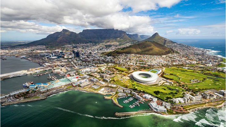Cape Town, Nam Phi: Cape Town là thành phố đông dân thứ 2 và lớn nhất Nam Phi. Đây là một trong những điểm đến nổi tiếng nhất thu hút du khách khám phá khung cảnh thiên nhiên, địa hình ấn tượng và bờ biển quyến rũ. Được bao quanh bởi tầm nhìn toàn cảnh Núi Bàn, Winelands và Ấn Độ Dương, có rất nhiều điều thú vị để khám phá ở đây.
