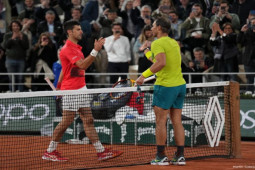 Djokovic 10 lần bá chủ Australian Open, tiến tới ”sân chơi” của Nadal