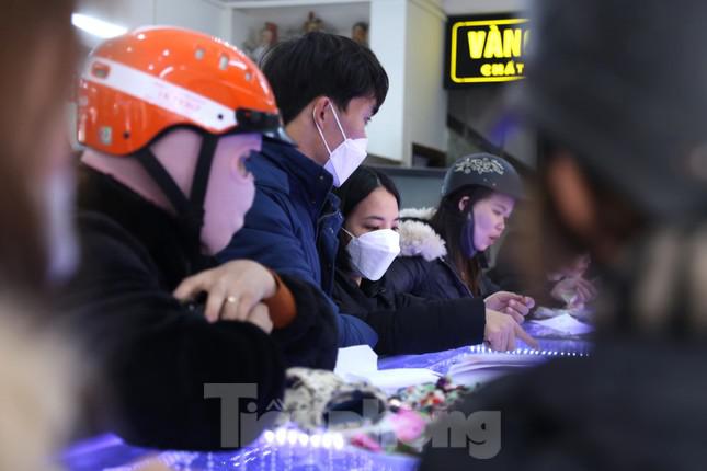 Số người dân đi mua vàng ở Nghệ An tăng gấp 10 lần - 3