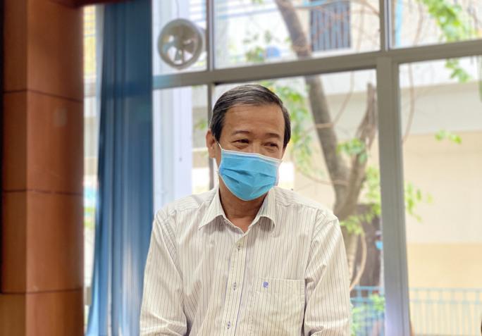TS-BS Nguyễn Văn Vĩnh Châu, Phó Giám đốc Sở Y tế TP HCM, báo cáo tại buổi làm việc