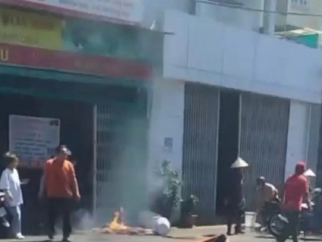 Pháp luật - Dùng xăng đốt vợ cũ, cả 2 bị bỏng nặng