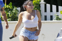 Thời trang - Nàng béo xinh đẹp Ariel Winter tiết lộ lý do vì sao "12 tuổi mặc như 24"