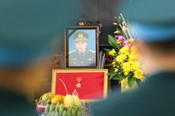 Tin tức trong ngày - Xúc động lễ tang thiếu tá phi công Trần Ngọc Duy