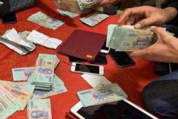 Tin tức trong ngày - Bắt quả tang vụ đánh bạc tại trụ sở Chi cục Dự trữ nhà nước một huyện