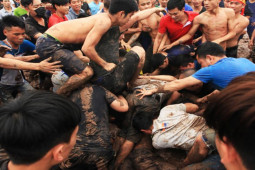 Tin tức trong ngày - Vì sao lễ hội phết Hiền Quan 5 năm liên tục không còn “cướp phết”?