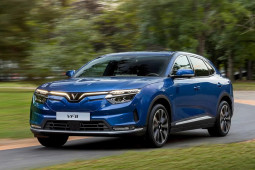 Tin tức ô tô - VinFast VF 8 vừa đến Mỹ đã được giảm giá, "phả hơi nóng" lên Tesla Model Y