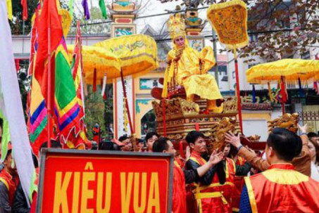 Những hình ảnh rước kiệu "Vua, Chúa sống" náo nhiệt ở Hà Nội