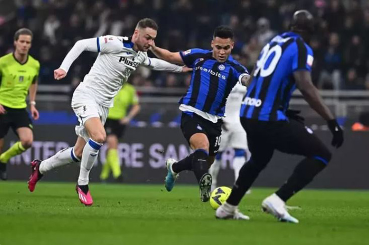Atalanta gây ra nhiều khó khăn cho Inter Milan trong hiệp đầu tiên