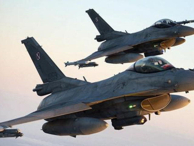 Ba Lan nêu điều kiện chuyển giao F-16 cho Ukraine