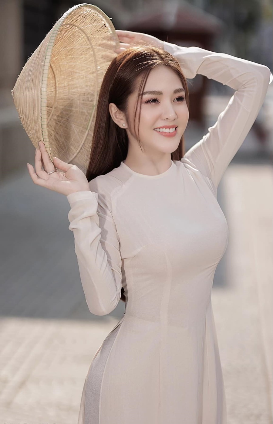 My Saki đẹp trong trẻo trong nhiều concept hình ảnh.