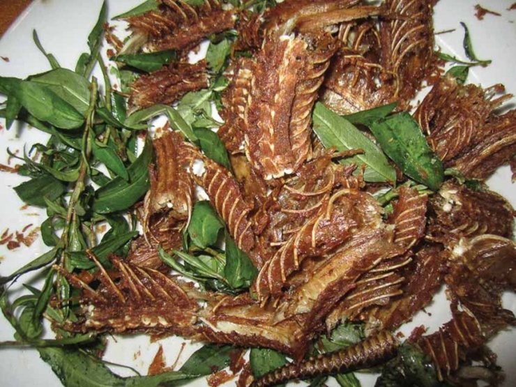 Xương rắn chiên giòn - món ăn chơi độc đáo của miền Tây.
