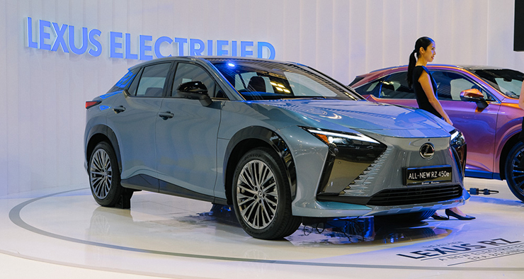 Cận cảnh Lexus RZ450e - SUV thuần điện giá chỉ từ 1,3 tỷ đồng - 2