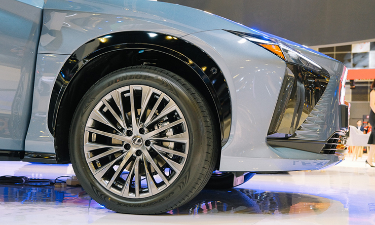 Cận cảnh Lexus RZ450e - SUV thuần điện giá chỉ từ 1,3 tỷ đồng - 8