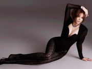 Khoe hình đẹp như "gái 18": Lý Nhã Kỳ phản ứng sốc khi nhận bình luận "già rồi"