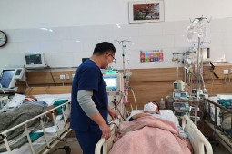 Sức khỏe đời sống - TPHCM: Người phụ nữ hôn mê sau khi uống phải rượu rởm