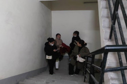 Tin tức trong ngày - Vụ cháy ở chung cư đông dân nhất Hà Nội: “3 lượt, gia đình tôi đi bộ gần 90 tầng”