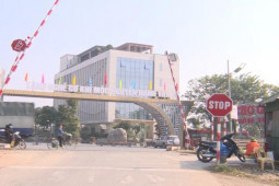 Tin tức trong ngày - Rà soát các lối đi tự mở sau vụ tàu đâm va xe đầu kéo tại Thường Tín