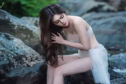 Làm đẹp - "Nàng Eva giữa rừng" vừa nhận danh xưng "thập toàn thập mỹ" là ai?