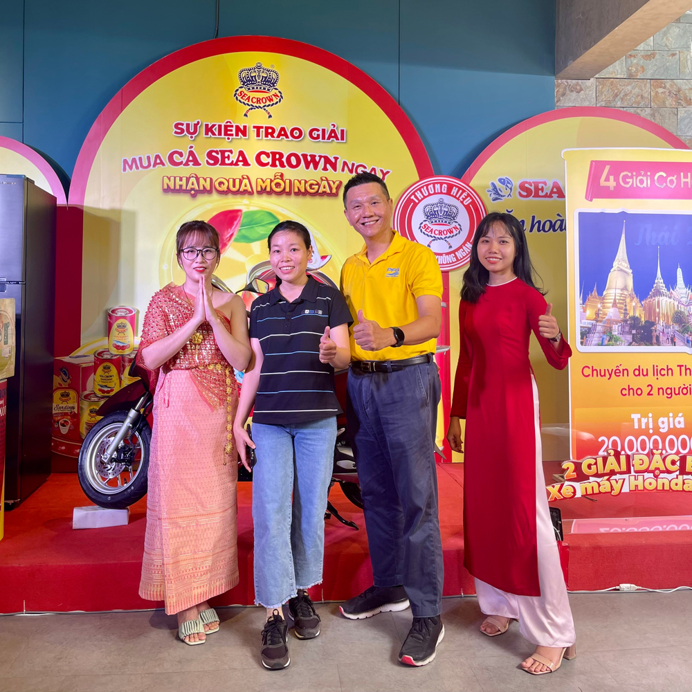 Khách hàng Đỗ Thị An (Tp. HCM) trúng giải Đặc biệt xe Honda Lead của chương trình “Mua Cá Sea Crown ngay, nhận quà mỗi ngày” của công ty TNHH Nautilus Food Việt Nam