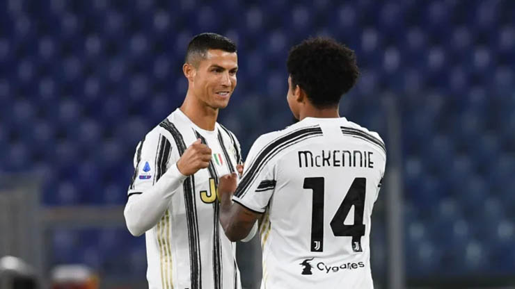 Ronaldo và&nbsp;Weston McKennie khi còn là đồng đội của nhau trong màu áo Juventus