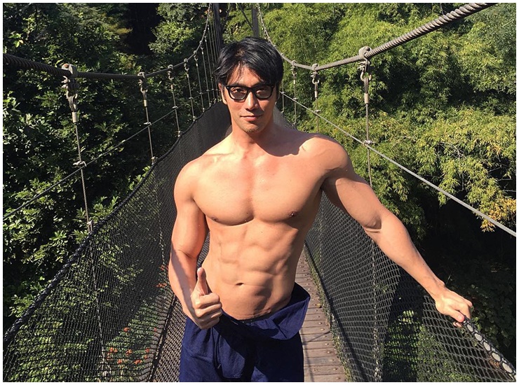 Chuando Tan khiến nhiều người ngưỡng mộ vì vẻ đẹp thách thức thời gian.