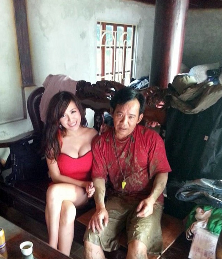 Ngoài Linh Miu, một trong những hot girl đời đầu khác đóng phim với nghệ sĩ Quang Tèo là Mai Thỏ (Bùi Như Mai). Mai Thỏ từng đảm nhận vai cô trợ lý nóng bỏng lừa tiền "đại gia" Quang Tèo trong phim "Đại gia chân đất" 2013. 
