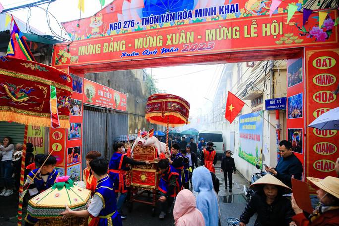 Tối ngày 3-2 (tức 13 tháng Giêng năm Quý Mão) người dân xã La Phù (huyện Hoài Đức, Hà Nội) tổ chức lễ rước "ông lợn" để tưởng nhớ công ơn của Đức thành hoàng Tĩnh Quốc Tam Lang thời Hùng Duệ Vương thứ 6.