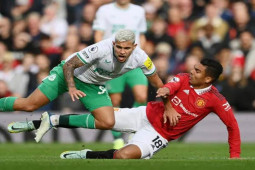 MU đấu Newcastle chung kết League Cup: Điều gì có thể ngăn ”Quỷ đỏ” vô địch?
