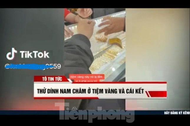 Khách hàng mang vàng hút được nam châm đến cửa hàng để phản ánh