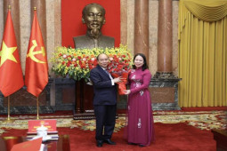 Tin tức trong ngày - Nguyên Chủ tịch nước Nguyễn Xuân Phúc bàn giao công tác