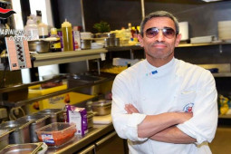 Thế giới - Cảnh sát ập đến bắt đầu bếp bánh pizza, lộ ra tội ác kinh hoàng