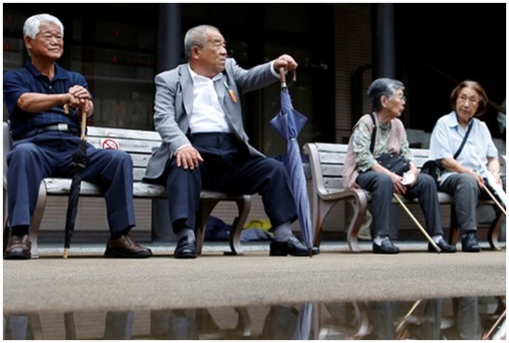 Những người đàn ông Nhật sau khi nghỉ hưu cuộc sống bị thay đổi hoàn toàn.