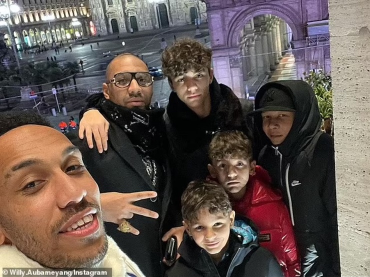 Aubameyang đi nghỉ ở Milan khi Chelsea tiếp đón Fulham