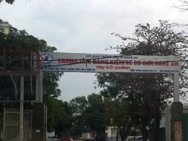 Tin tức trong ngày - Khám xét nơi làm việc của Phó giám đốc Trung tâm đăng kiểm xe cơ giới Nghệ An