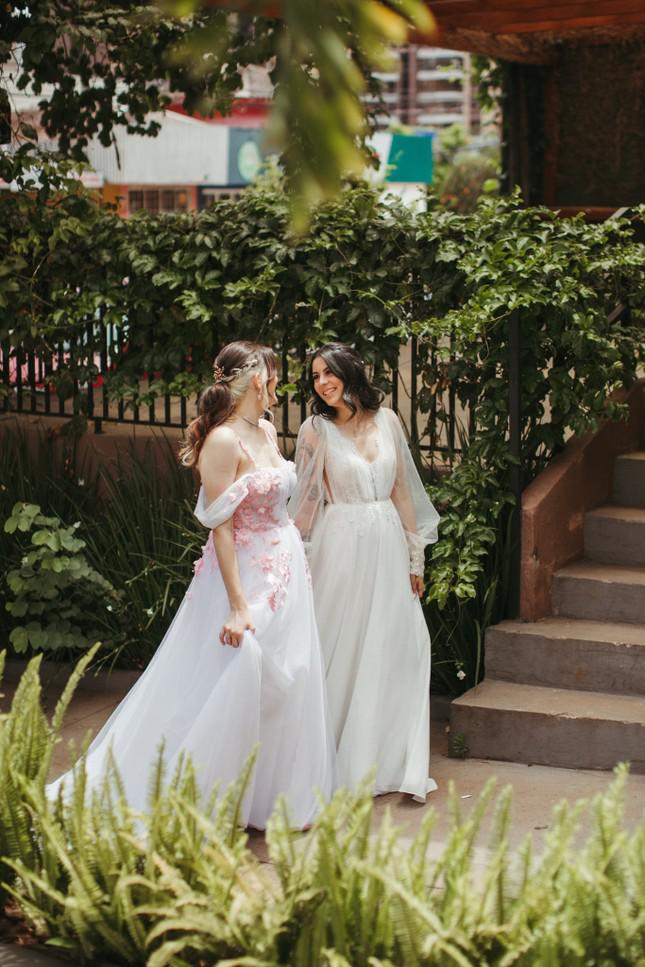 Ảnh cưới cặp đôi fangirl BTS và EXO: Từ kẻ thù không đội trời chung đến người một nhà - 8