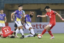 Bóng đá - Trực tiếp bóng đá Viettel - Hà Nội: Danh Trung đánh đầu gỡ hòa 1-1 (V-League) (Hết giờ)