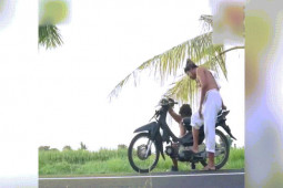 Xe máy - Xe đạp - Clip: Thốn tận rốn với hảo bạn thân và cái kết tê tái