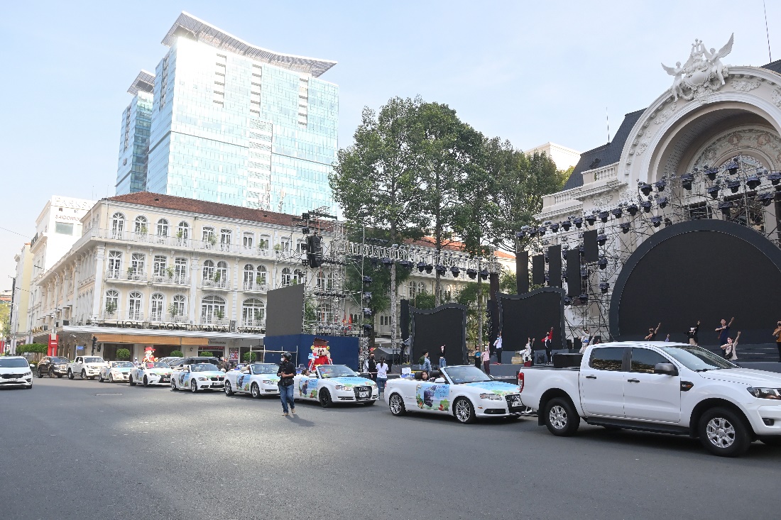 Đoàn xe mui trần Vietmap nổi bật trên các cung đường đẹp nhất của Thành phố Hồ Chí Minh. Ảnh: Vietmap