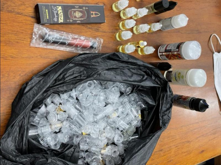 Ma túy dạng dung dịch mà các đối tượng đã bán cho học sinh.