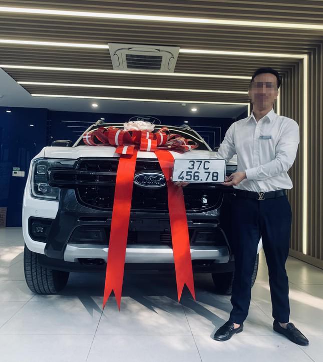 Chiếc xe bán tải hiệu Ford Ranger đã may mắn được đeo biển số siêu đẹp "45678".