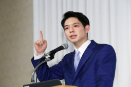 Đàn ông - Chân dung chàng thống đốc trẻ tuổi nhất Nhật Bản