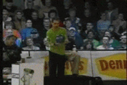 Tranh vui - Những tình huống dở khóc dở cười khi chơi bowling