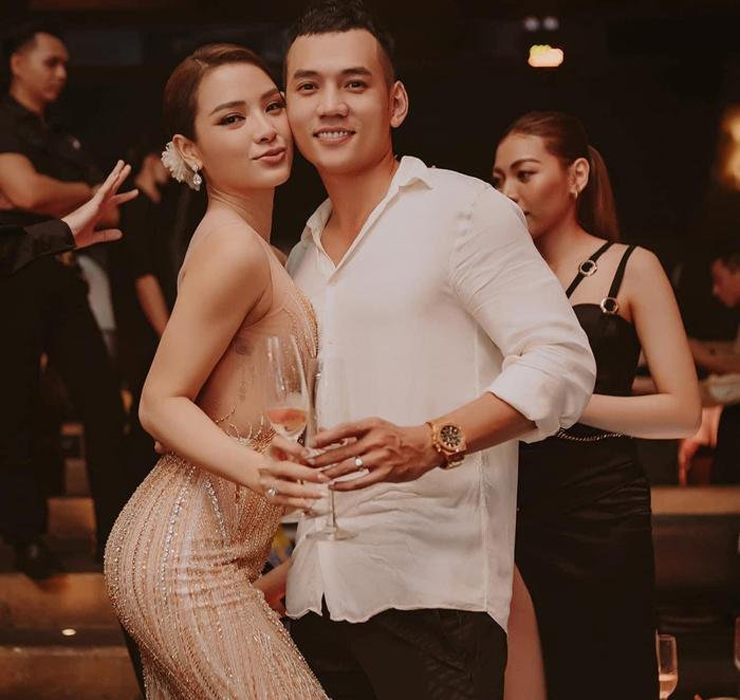 Cặp đôi làm đám cưới vào năm 2022 và đang chuẩn bị đón chờ con đầu lòng.
